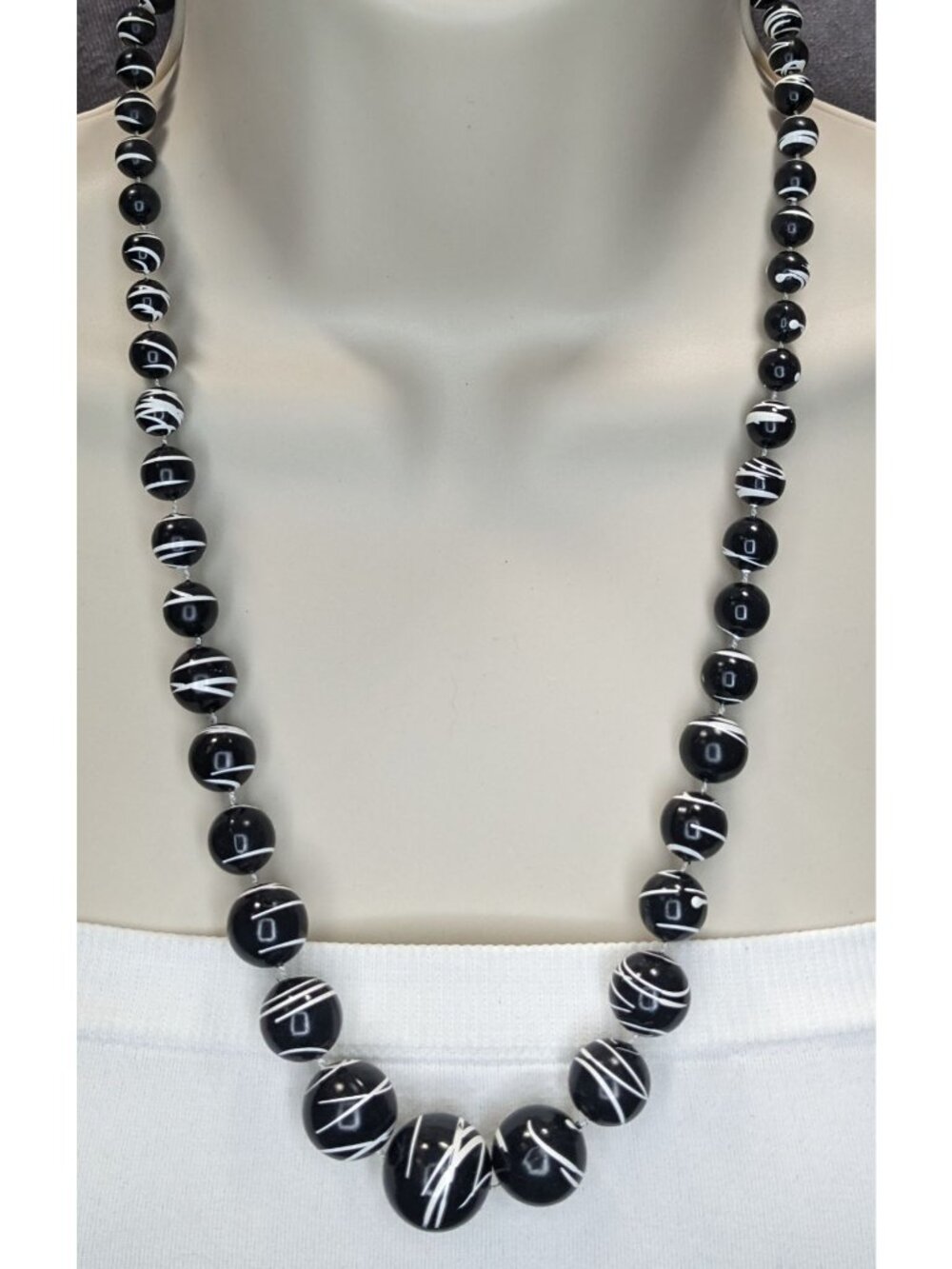 Vintage Abstract Black & White Swirl Graduated Bead Necklace